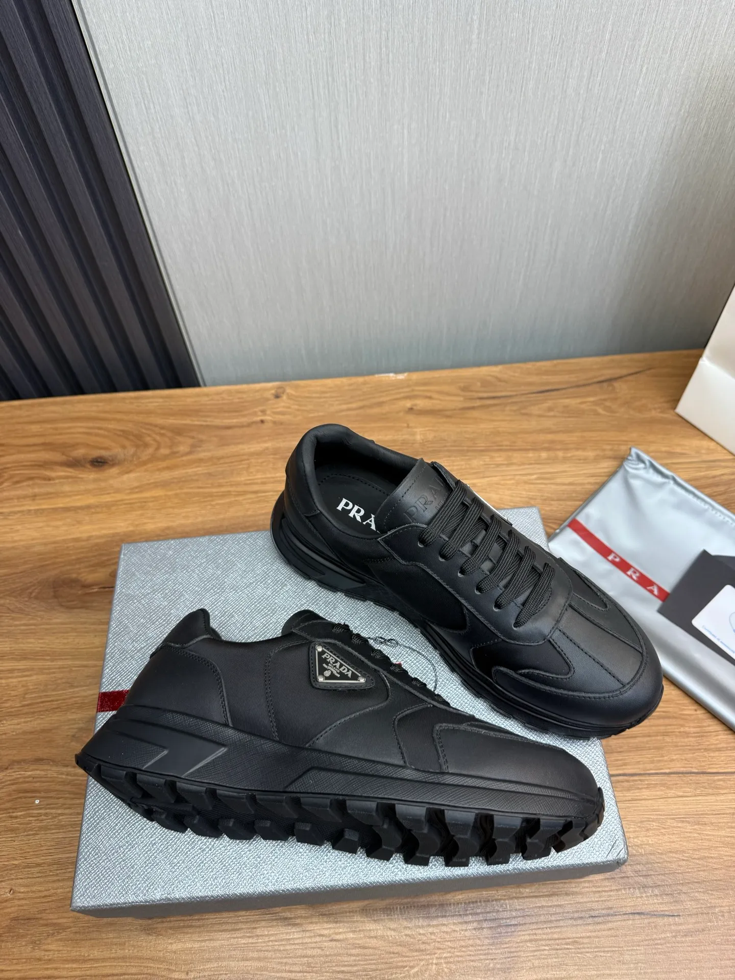 Factory price 580💰 [PRADA] Hot-selling men's shoes shipped 👏Official website synchronized ⬆️ Original cowhide fabric + cowhide lining, cowhide feet 🐮 1:1 shipment ✔️Original original bottom, 38-45 (45. Customized, non-refundable)